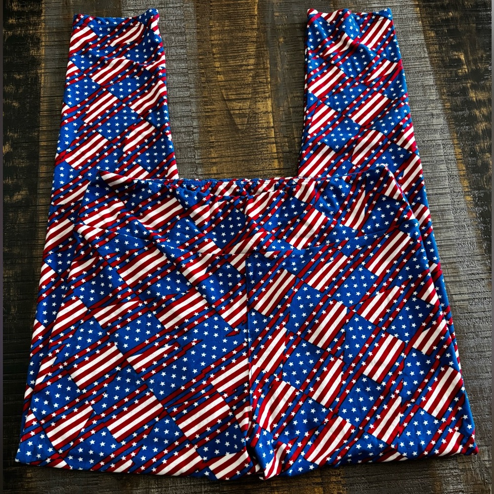 🎀 Womens Leggings LuLaRoe Brand American Flag Pattern Size Tall & Curvy